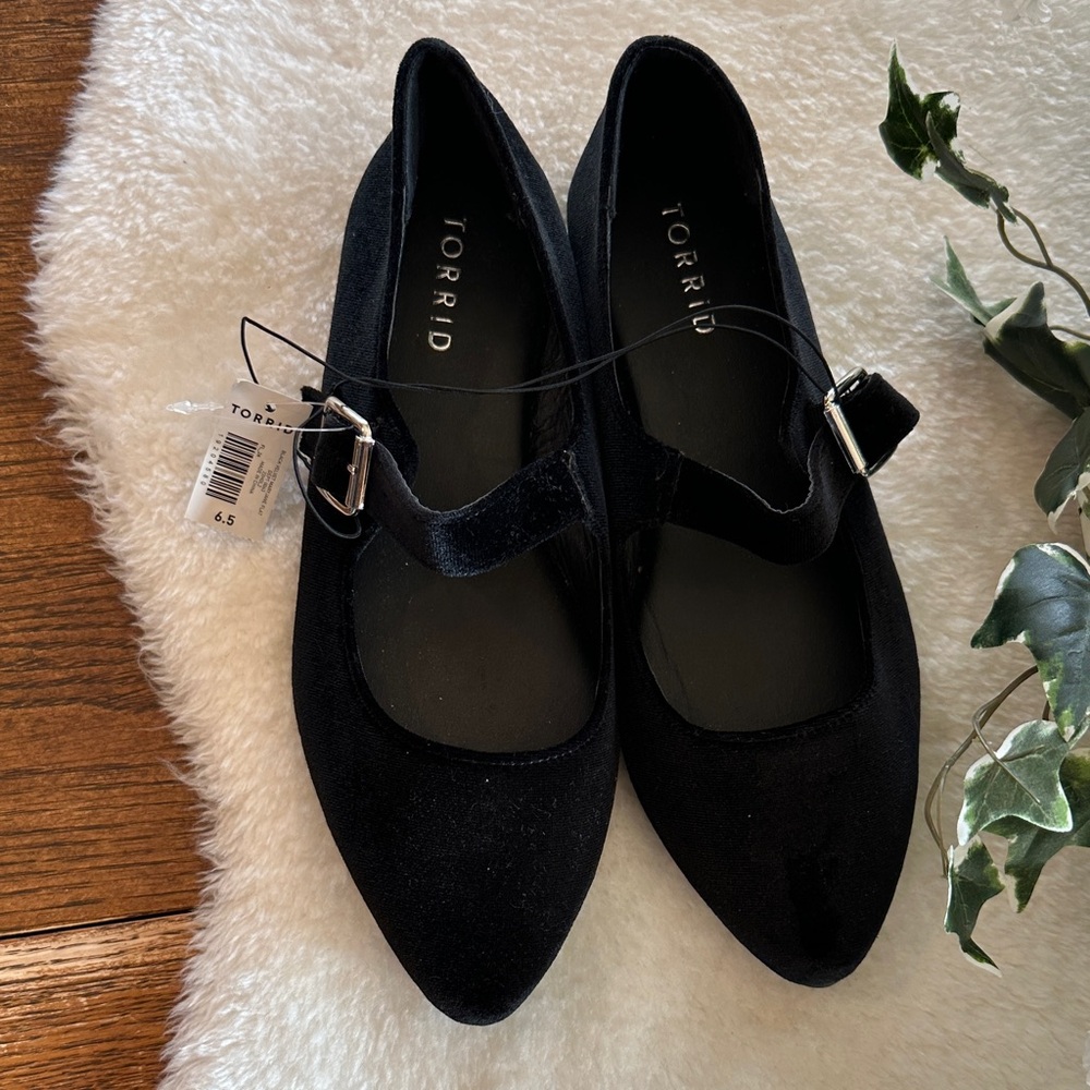 Nwt. Torrid flats